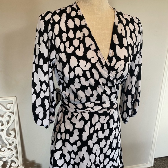 BAR lll dress Black&white maxi wrap dress! In a size small 3/4 sleeve - Picture 8 of 14